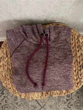 Under Armour Women’s Burgundy Pullover Hoodie size XS